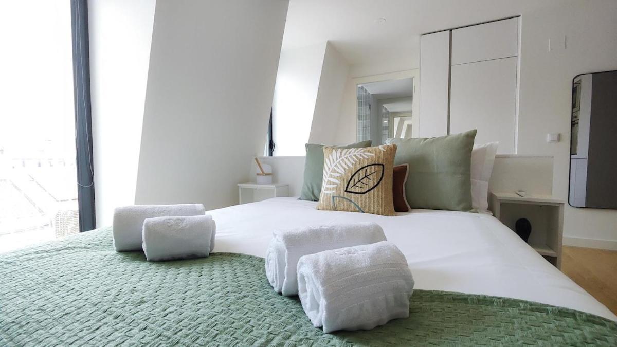 Amazing Stylish W Ac Balcony Elevator Apartment *